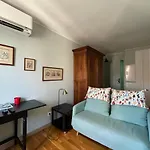 Appartement Mignon Calme Douillet Ascenseur Clim Etage Eleve Proche Parking Et Toutes Commodites Au Coeur Du Toulon Historique